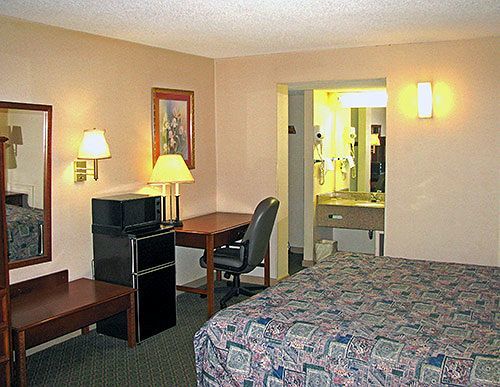 Studios And Suites 4 Less Emporia Zewnętrze zdjęcie